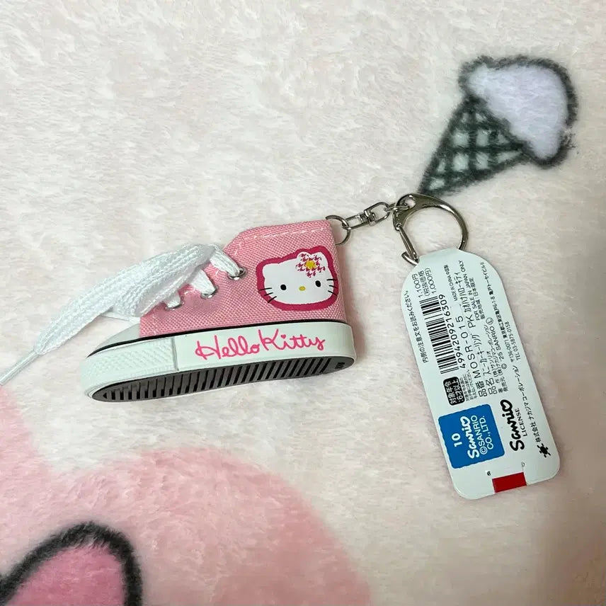 [BUNJANG] Sanrio Hello Kitty Kaohana Sneakers Keychain / 산리오 키티 카오하나 운동화 스니커즈 키링