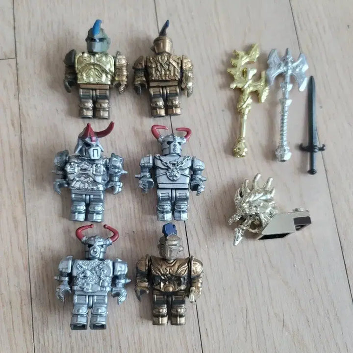 [BUNJANG] Old Mega Bloks Dragons Knights Metallic Minifigure 6 Types, Weapon Bundle Set, Compatible with Lego / 올드 메가블럭 드래곤즈 기사 메탈릭 미니피규어 6종 레고 호환+무기 일괄