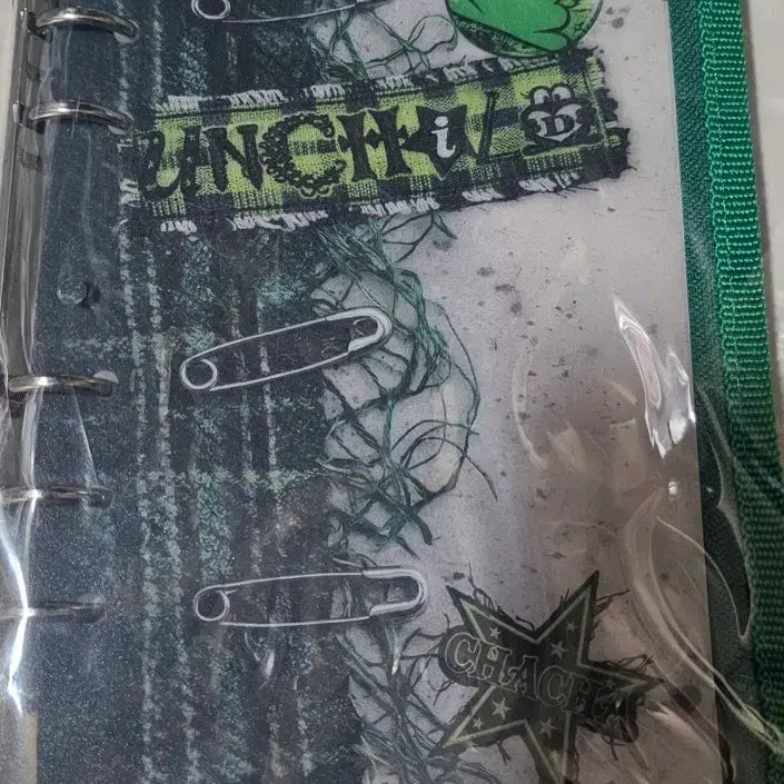 [BUNJANG] Unchained Studio Exhibition Binder Sealed / 언차일드 공방 바인더 미개봉 양도합니다.