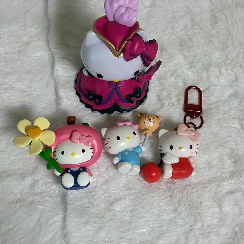 [BUNJANG] Hello Kitty 4-Piece Figure Bundle / 헬로키티 피규어 일괄 4개