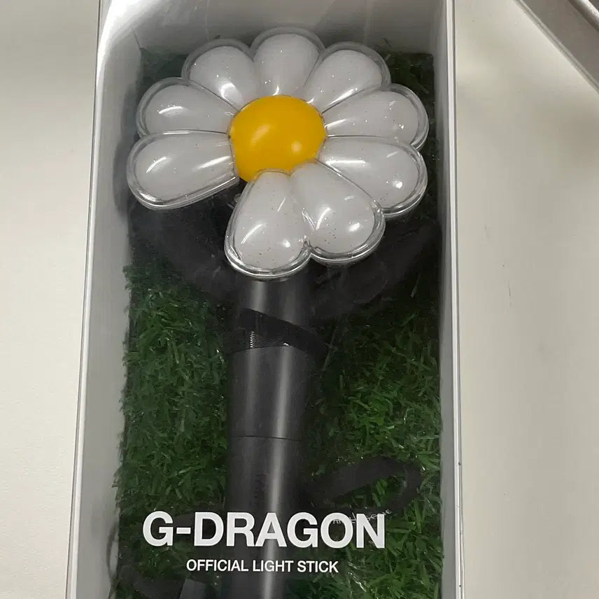 [BUNJANG] G-Dragon Daisy Lightstick / 지드래곤 데이지 응원봉 급처ㅠㅠ