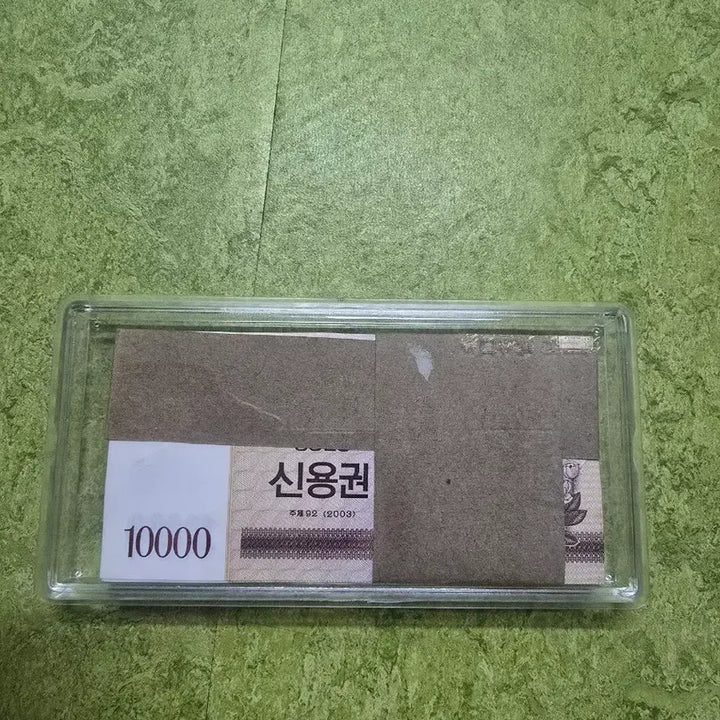 [BUNJANG] North Korea 2003 10,000 Won "Sinyongkwon" Banknote Bundle (100 Notes) - Uncirculated / (정리중)위쪽나라 2003년 만원 신용권 100매 다발 (수집용/기념품)