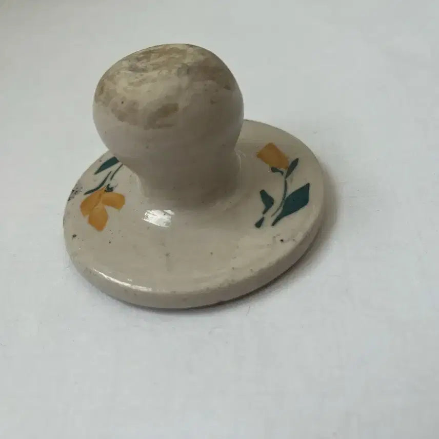 [BUNJANG] White Porcelain Chrysanthemum Pattern Rice Cake Mold / 국화문 백자 떡살 (도자기 떡도장)