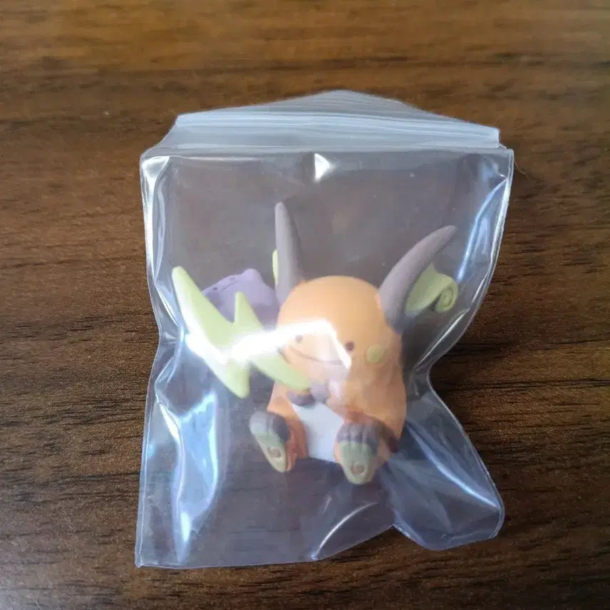 [BUNJANG] Transforming Ditto &amp; Pikachu Figure / 변신 메타몽 라이츄 피규어