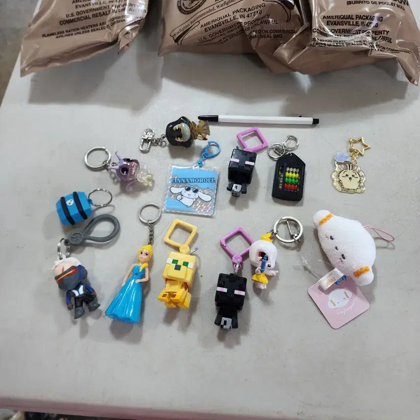 [BUNJANG] Keychain Bundle / 키링 13개에 10000원