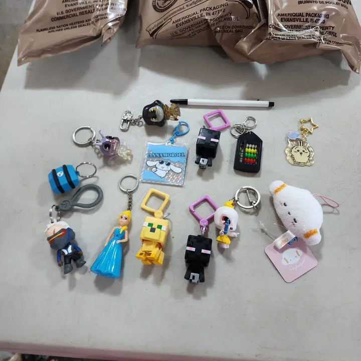 [BUNJANG] Keychain Bundle / 키링 13개에 10000원