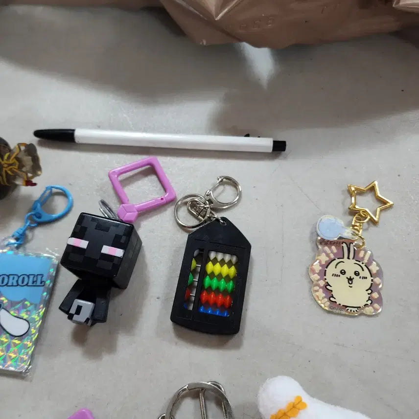 [BUNJANG] Keychain Bundle / 키링 13개에 10000원