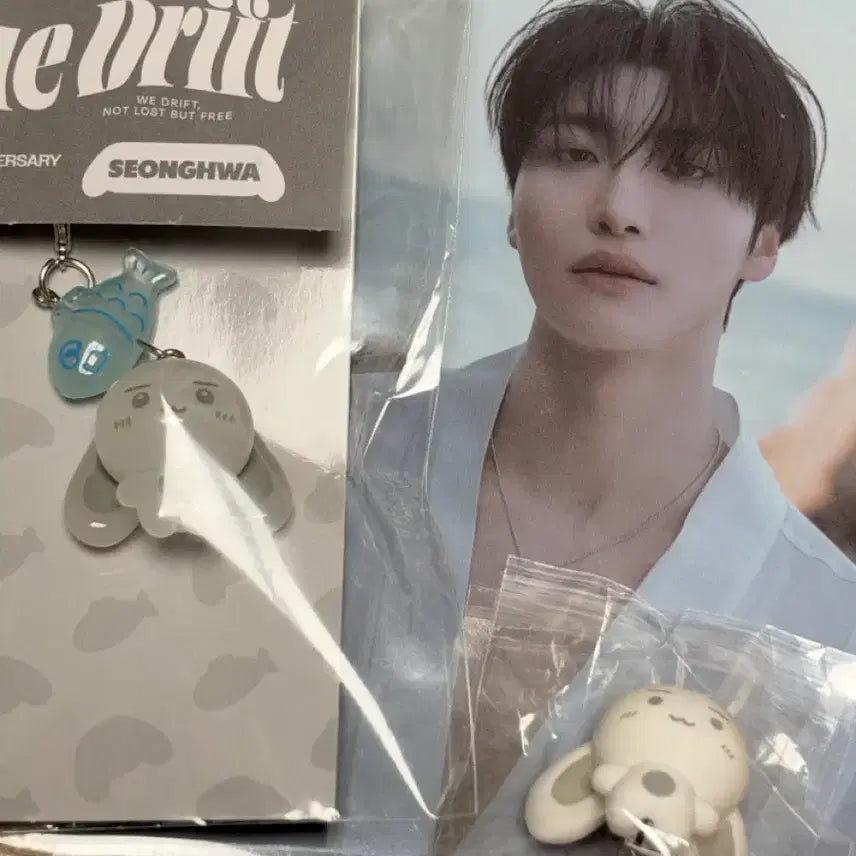 [BUNJANG] ATEEZ Seonghwa Silvern Majirushi Cable Gacha Set / 에이티즈 성화 실버니 메지루시+럭드 엽서+케이블 가챠