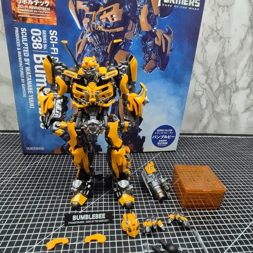 [BUNJANG] Revoltech Bumblebee Action Figure / 리볼텍 범블비