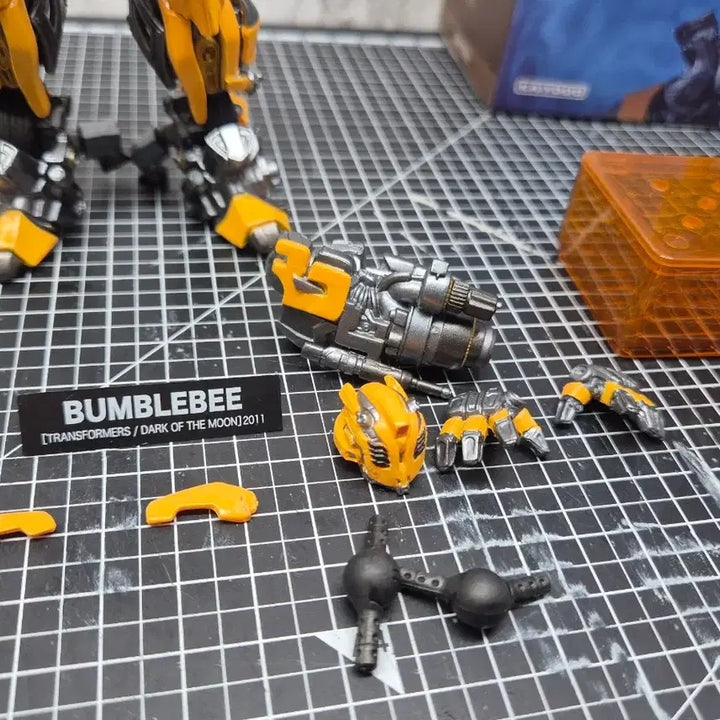 [BUNJANG] Revoltech Bumblebee Action Figure / 리볼텍 범블비