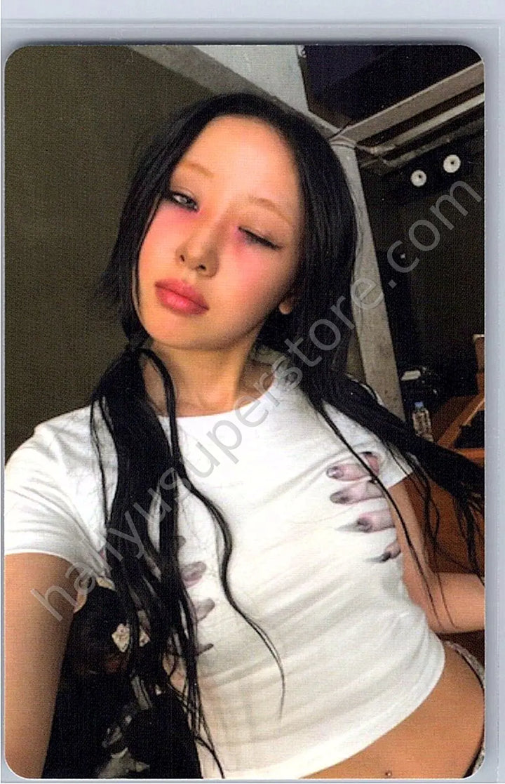 Yves  - Yves - Nail album photocard version 1