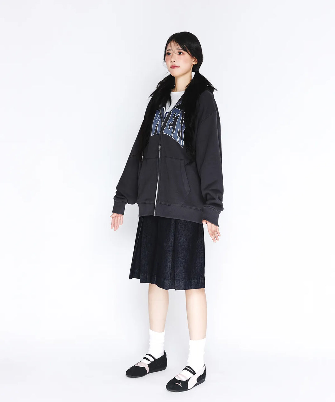 **QWER -Ames-Worldwide  QWER BASIC APPLIQUE HOODIE ZIP-UP DEEP CHARCOAL