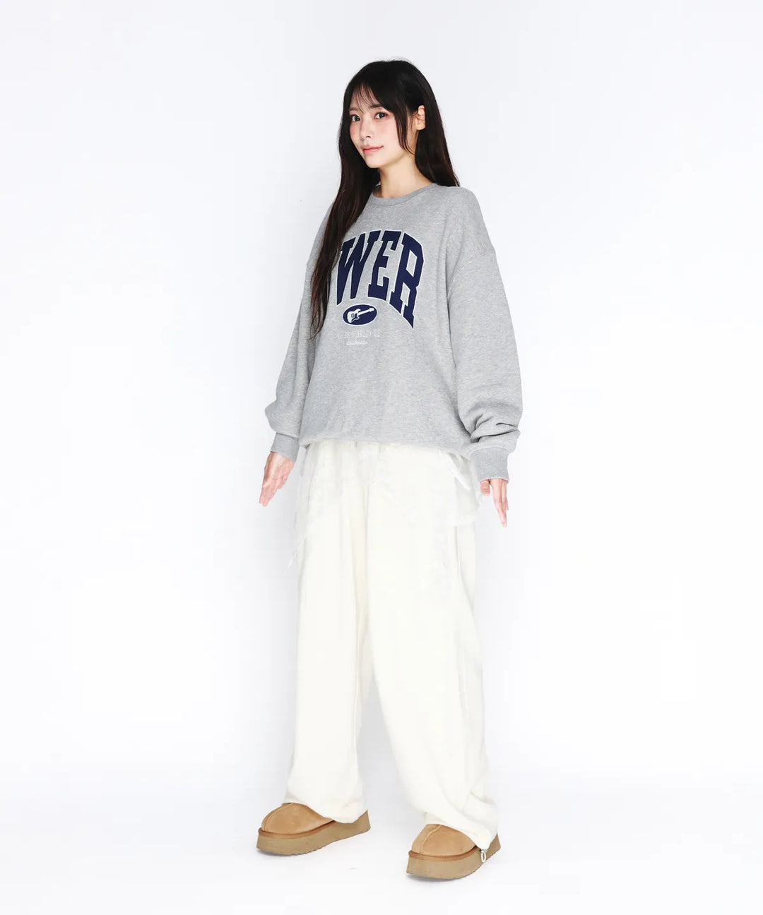 **QWER -Ames-Worldwide  BASIC APPLIQUE SWEATSHIRT GREY
