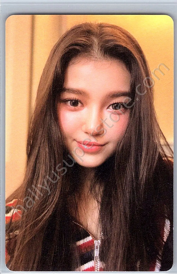 NewJeans - Danielle - NewJeans 1st EP “New Jeans” A version album photocard version 2 weverse album version