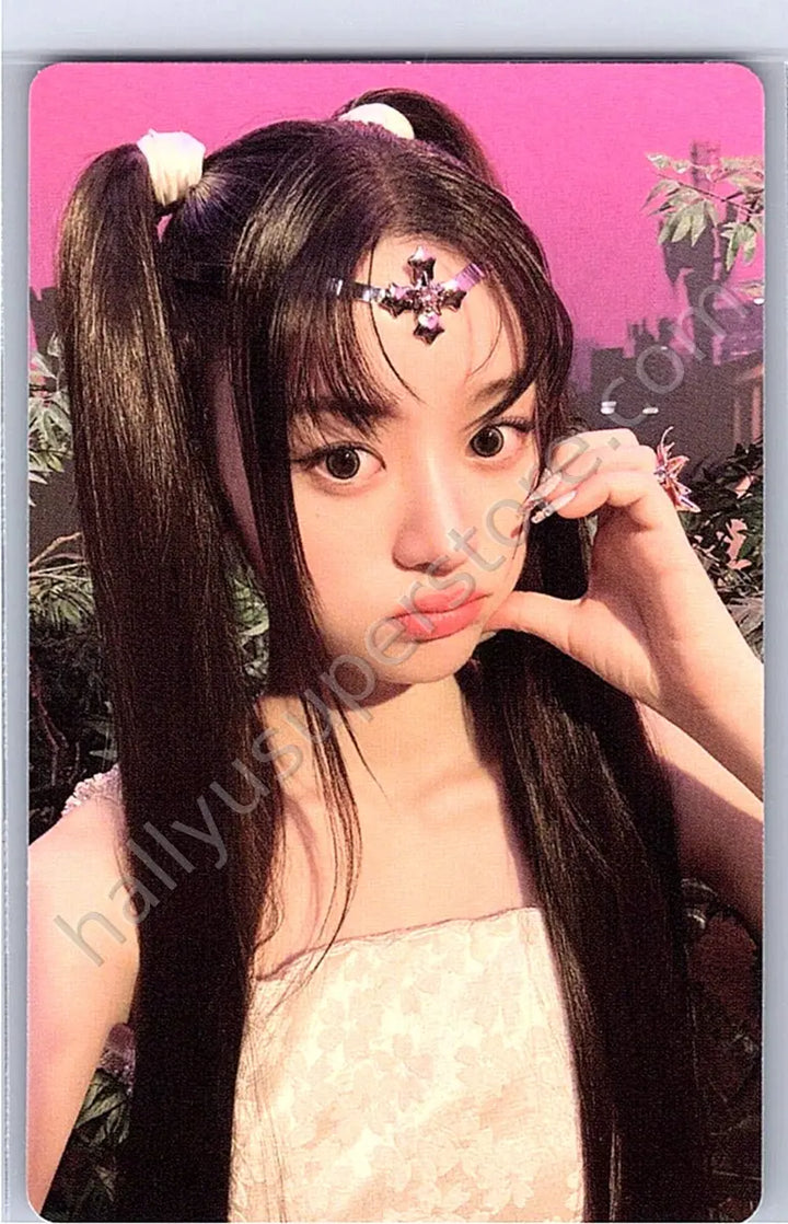 ILLIT - Minju - bomb