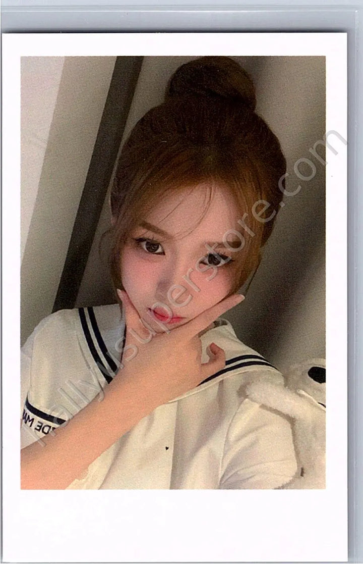 tripleS - Yeonji - ASSEMBLE25 Jump-up polaroid