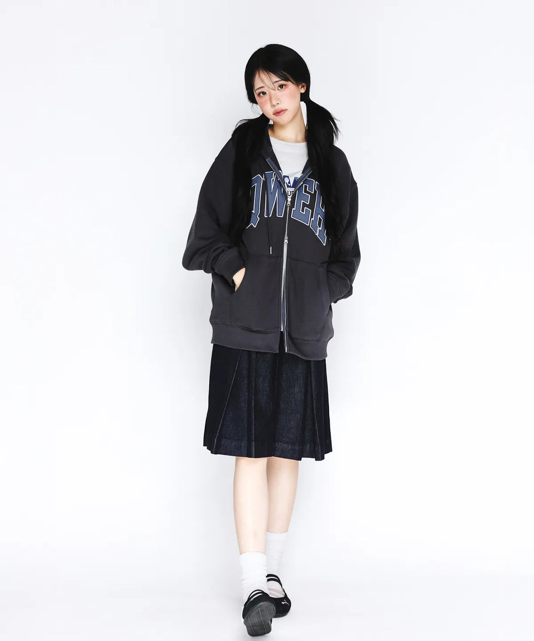 **QWER -Ames-Worldwide  QWER BASIC APPLIQUE HOODIE ZIP-UP DEEP CHARCOAL