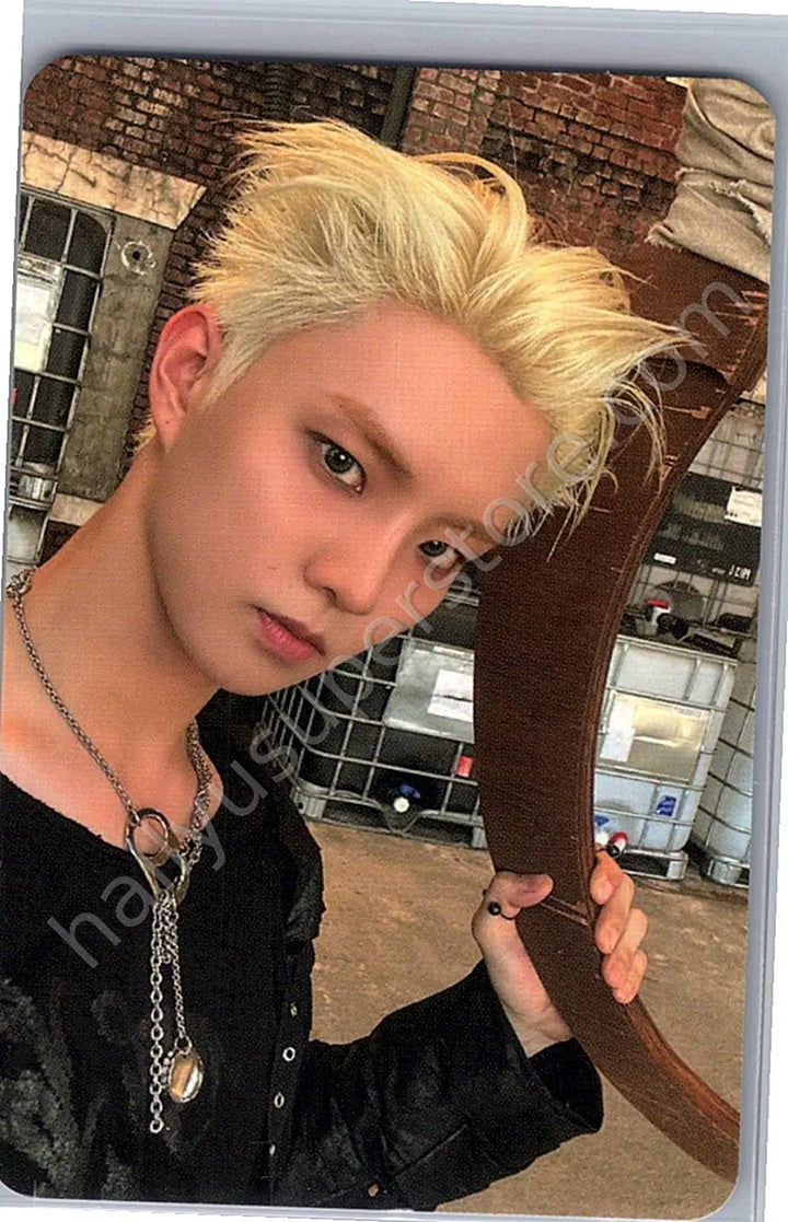 THE BOYZ - Q - Trigger album photocard vanguard version