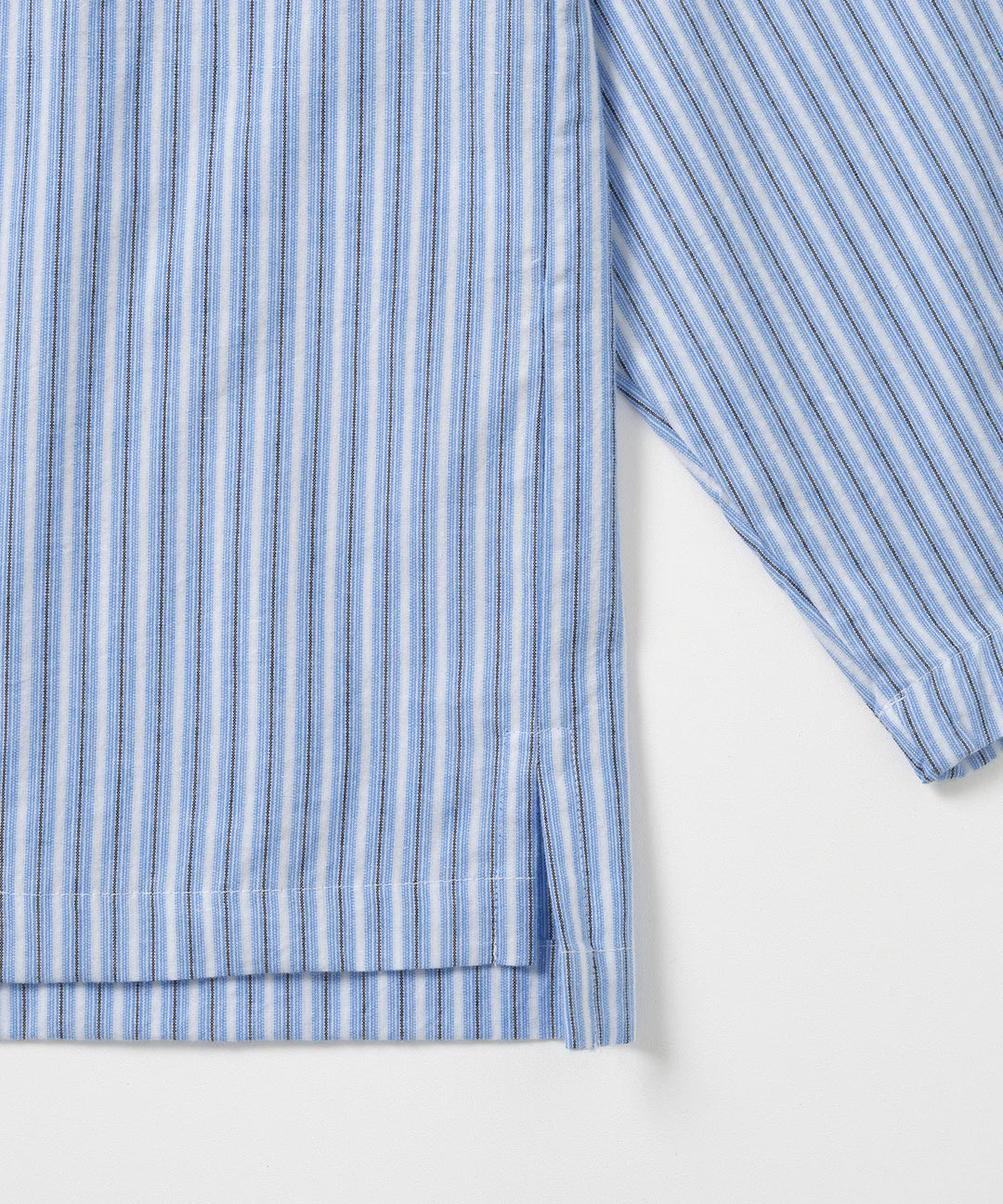 **QWER -Magenta Ocean Stripe Flared Shirt [Blue]