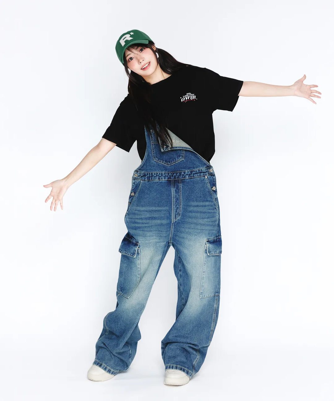 **QWER -Ames-Worldwide QWER WORLD TOUR TEE BLACK