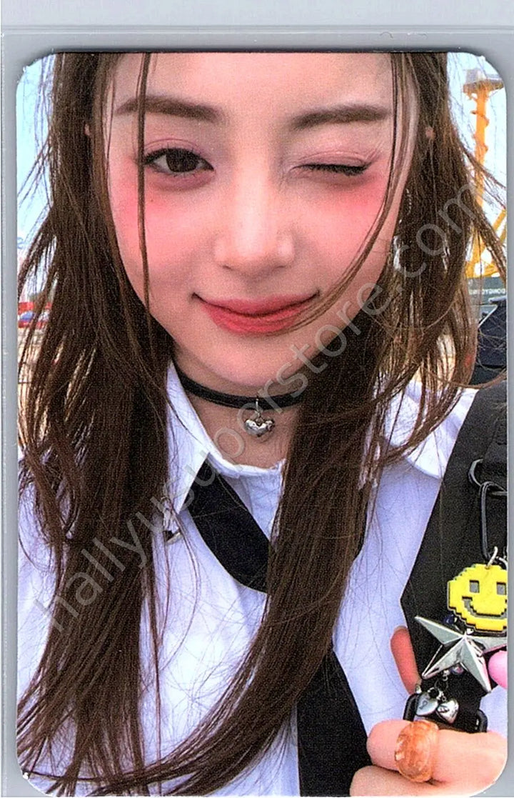 LE SSERAFIM - Huh Yunjin - ANTIFRAGILE album photocard weverse album version
