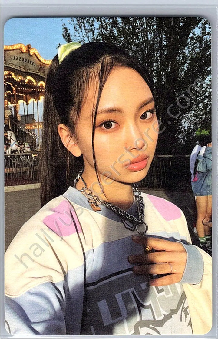 NewJeans - Hyein - NewJeans 1st EP “New Jeans” album photocard bluebook version hyein version