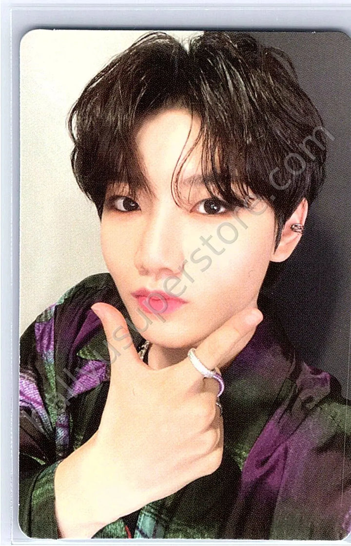 TREASURE - Junkyu - THE SECOND STEP : CHAPTER TWO album photocard blue back green version selfie