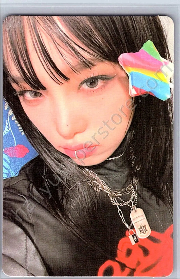 Yena - Yena - Love War album photocard war version