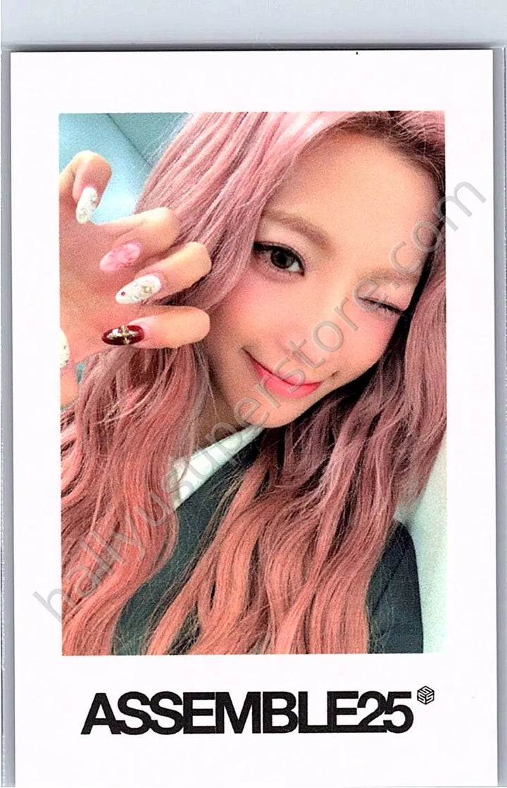 tripleS - Nien - Assemble25 b.stage polaroid