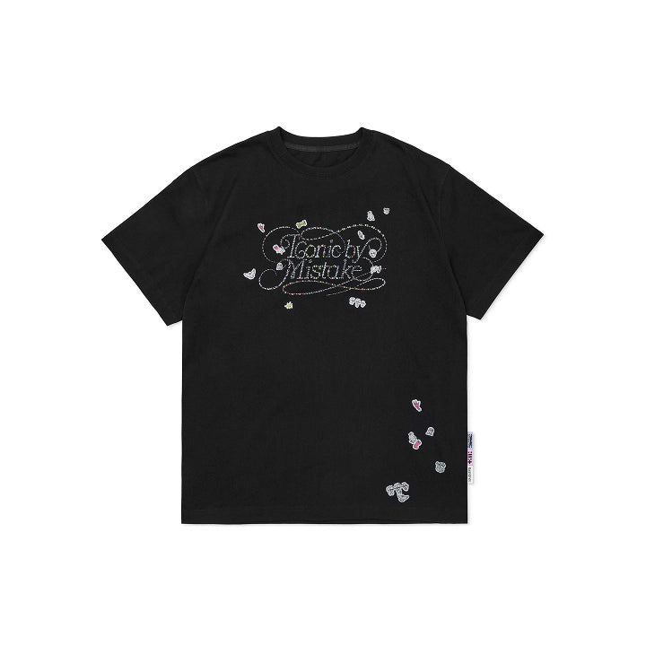 [Pre-Order] LE SSERAFIM , ILLIT , KATSEYE - "ICONIC BY MISTAKE" MD (S/S T-Shirt)