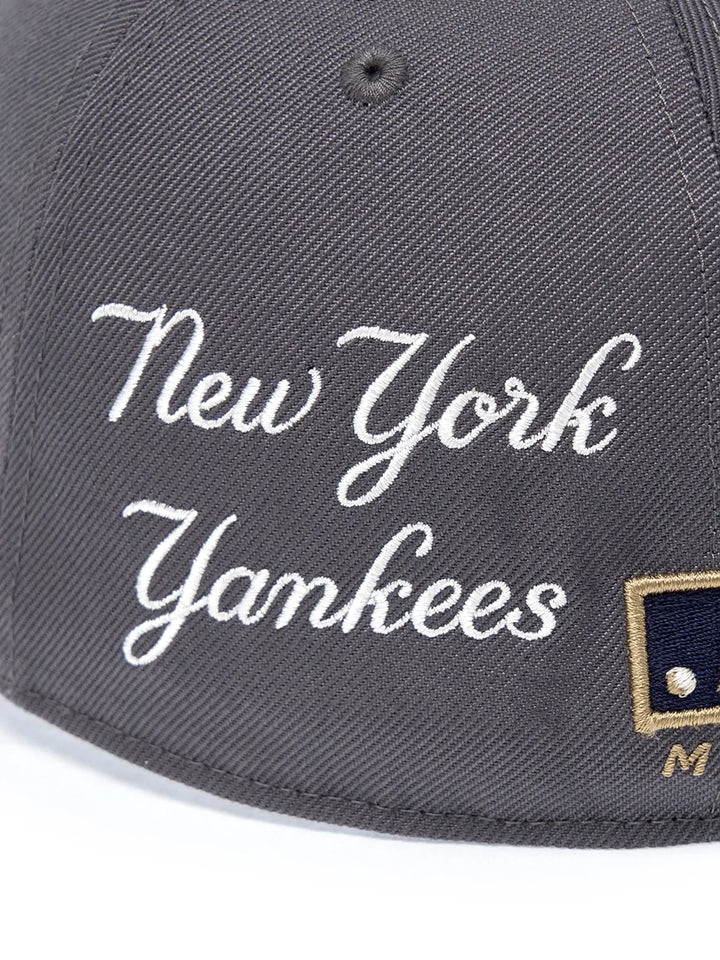 ** [Pre-Order] AESPA - Wearing KARINA MLB Signature Patch Structure Ball Cap LA (Charcoal Grey)