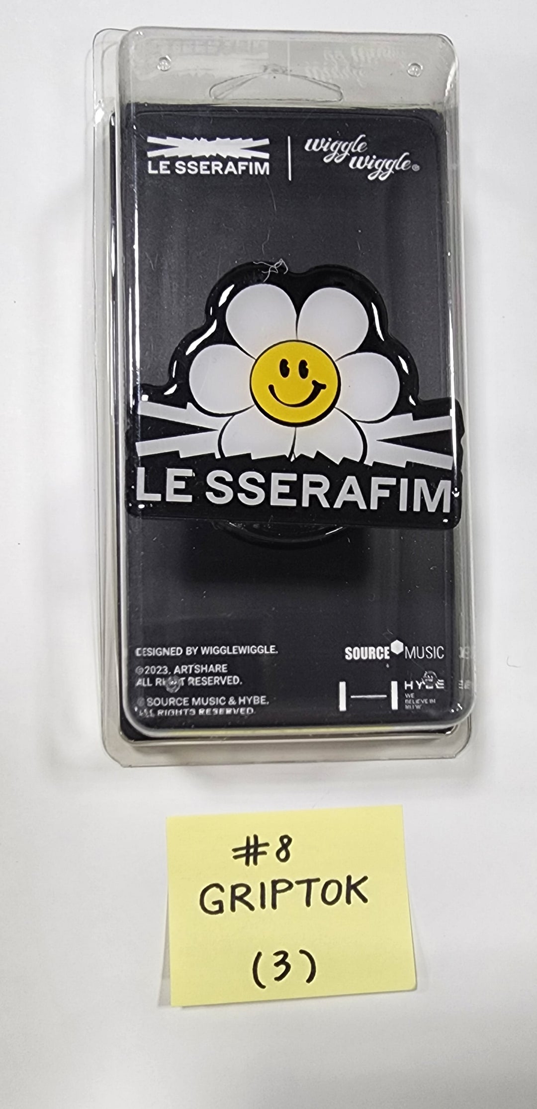 Le Sserafim - 2023 S/S Pop-up Store MD [バッジ、バッグ、フォトカード&amp;缶ケースセット、マスキングテープセット、4カットフォトセット、レンチキュラーフォトセット、ライトスティック] [8/7再入荷]