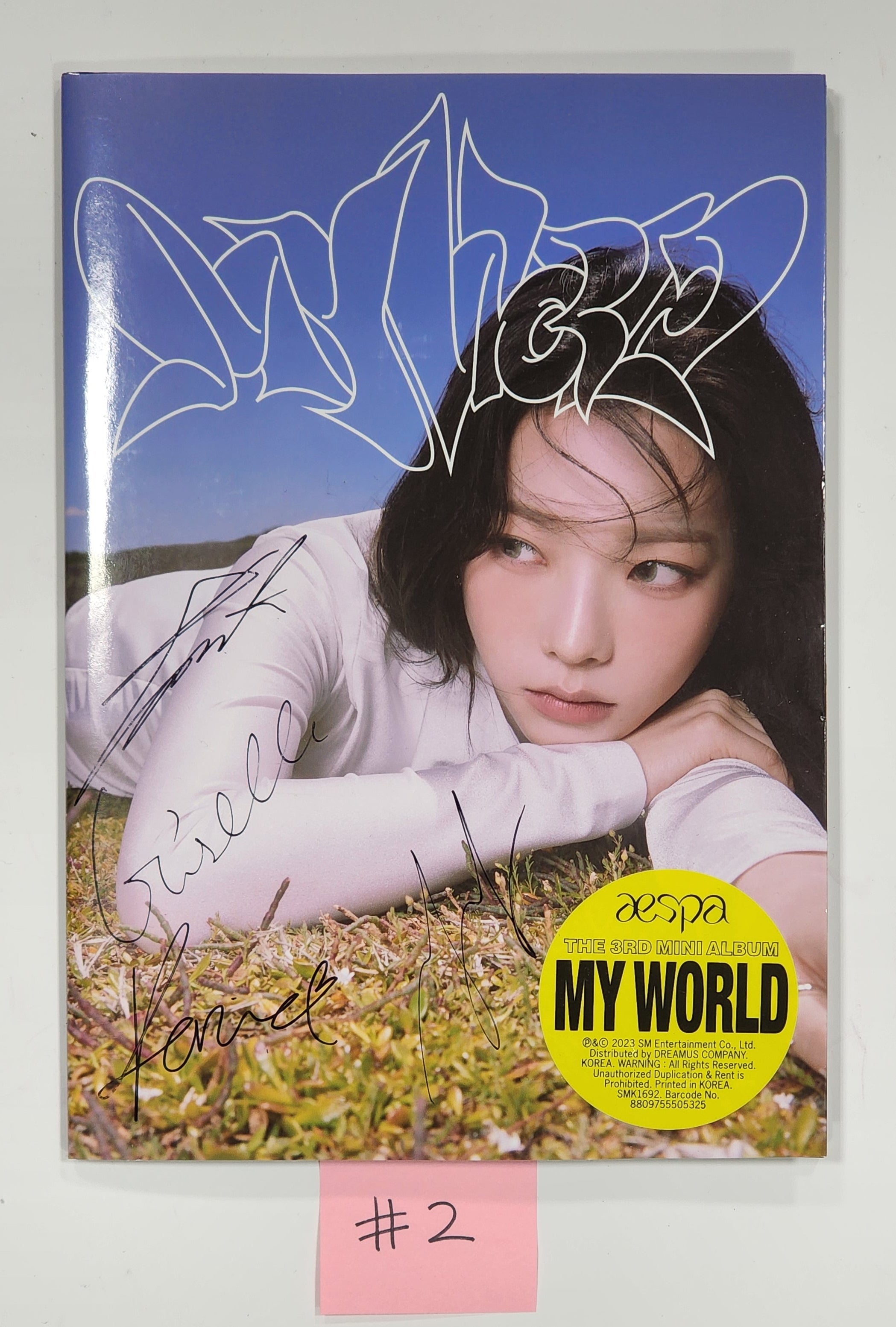 Aespa 「MY WORLD」 - 直筆サイン入りプロモアルバム – HALLYUSUPERSTORE