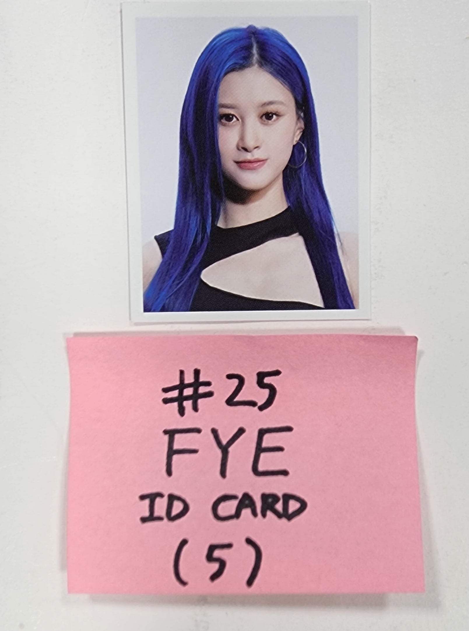 QUEENDOM PUZZLE - POP-UP Store Official MD ID Photo - HALLYUSUPERSTORE