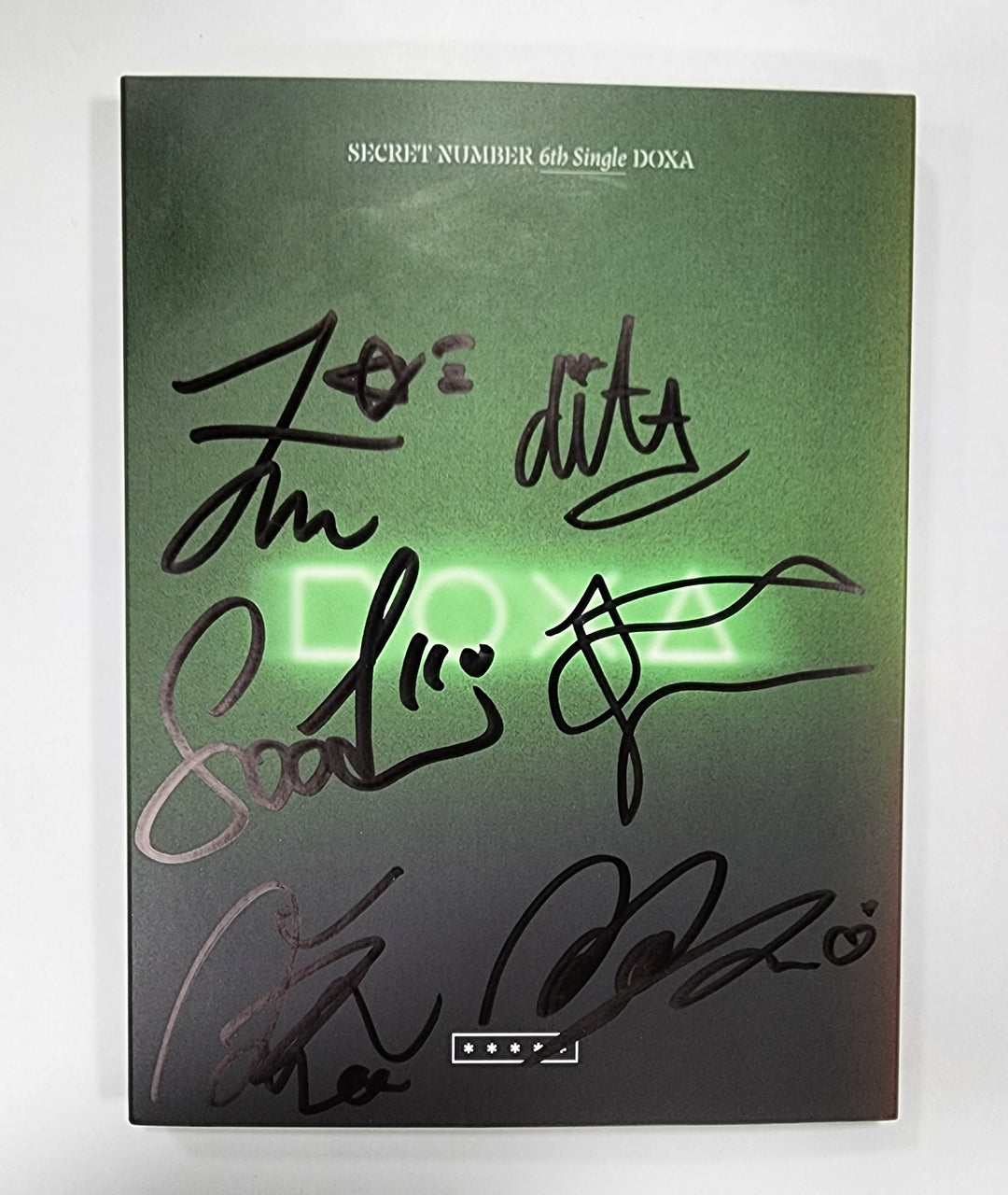 Secret Number "DOXA" - Hand Autographed(Signed) Album