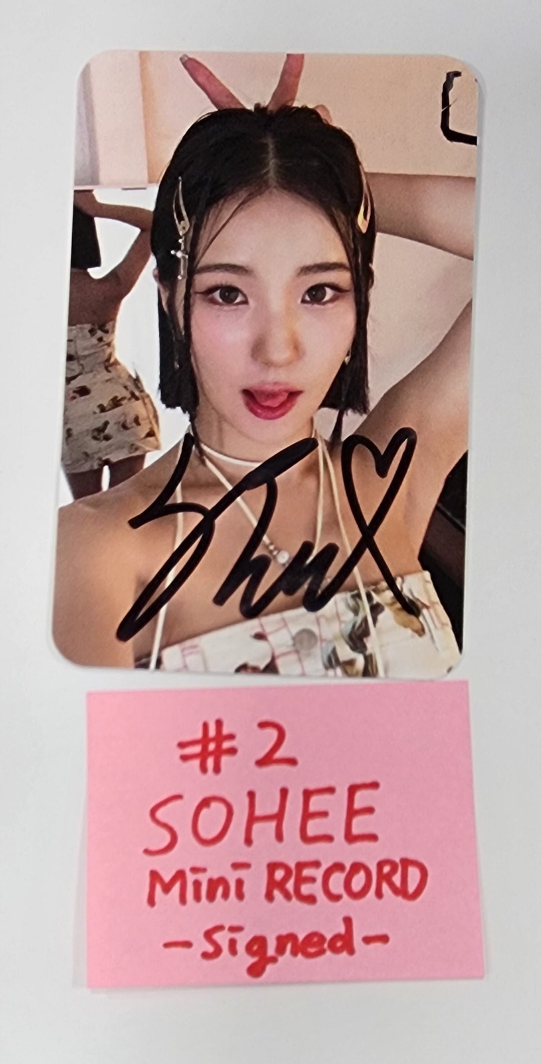 ALICE "Show Down" - Mini Record Fansign Event Photocard, Hand Autographed(Signed) Photocard