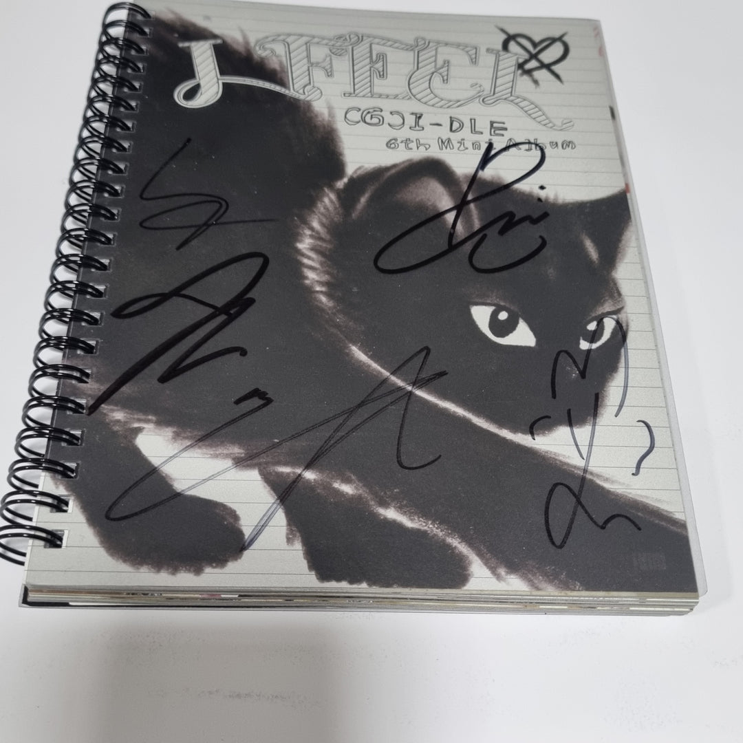 (g) I-DLE "I Feel" - Hand Autographed(Signed) Album