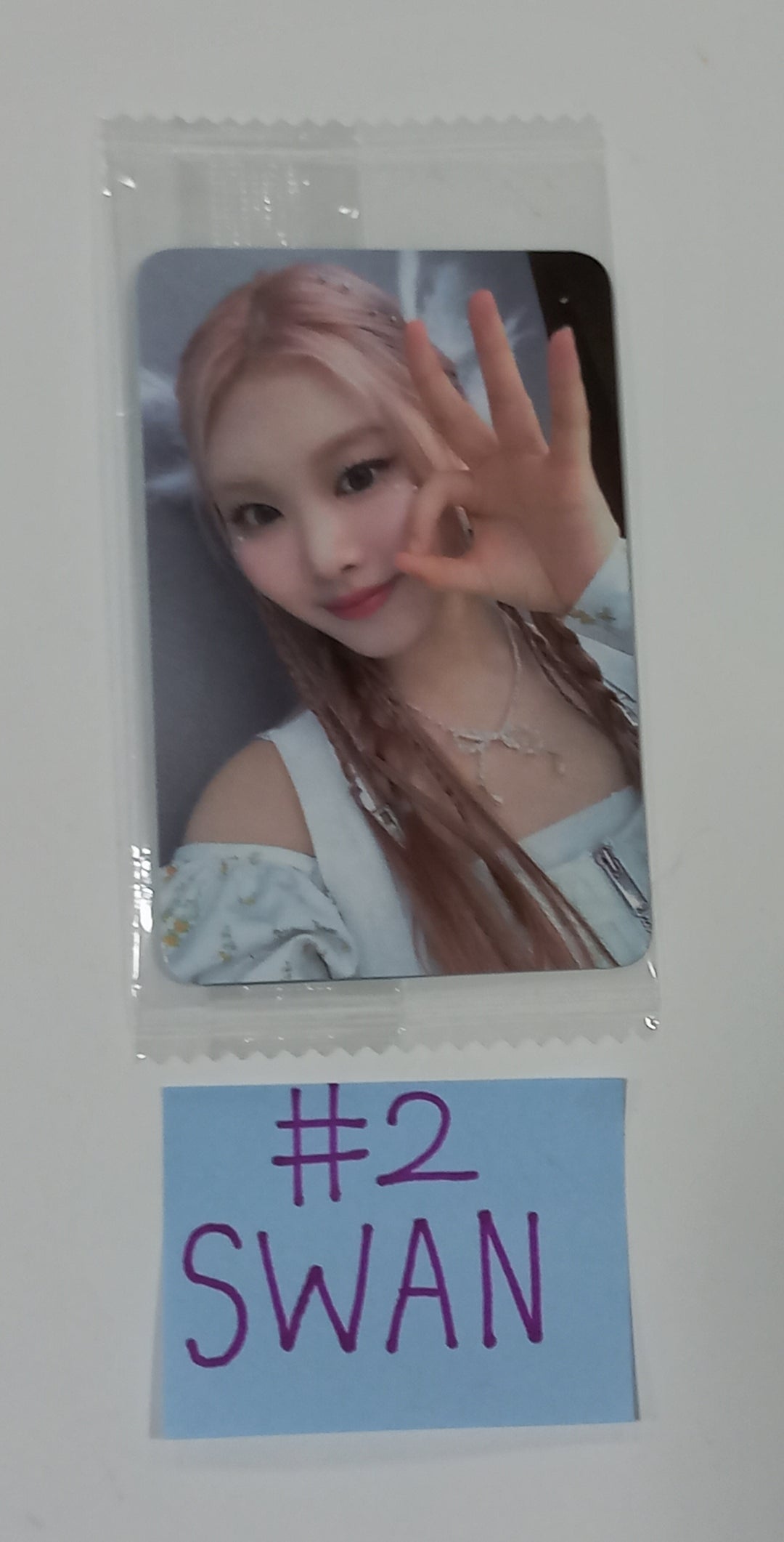 SWAN (Of Purple Kiss) "Twenty" [CASSETTE TAPE] -Ktown4u Fansign Event Photocard