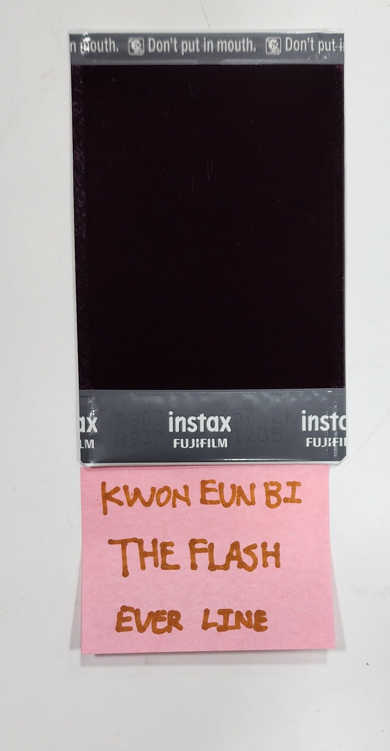 クォン・ウンビ 1st シングル「The Flash」 - 直筆サイン入り 