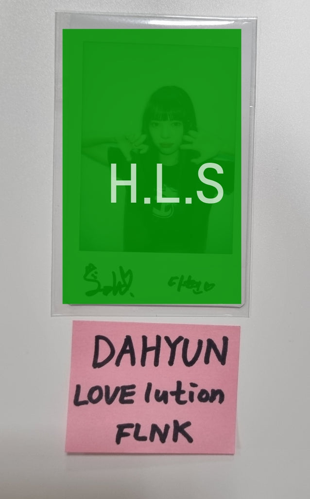 DAHYUN (Of TripleS) 「LOVElution : MUHAN」 - 直筆サイン入りポラロイド [23.09.13]