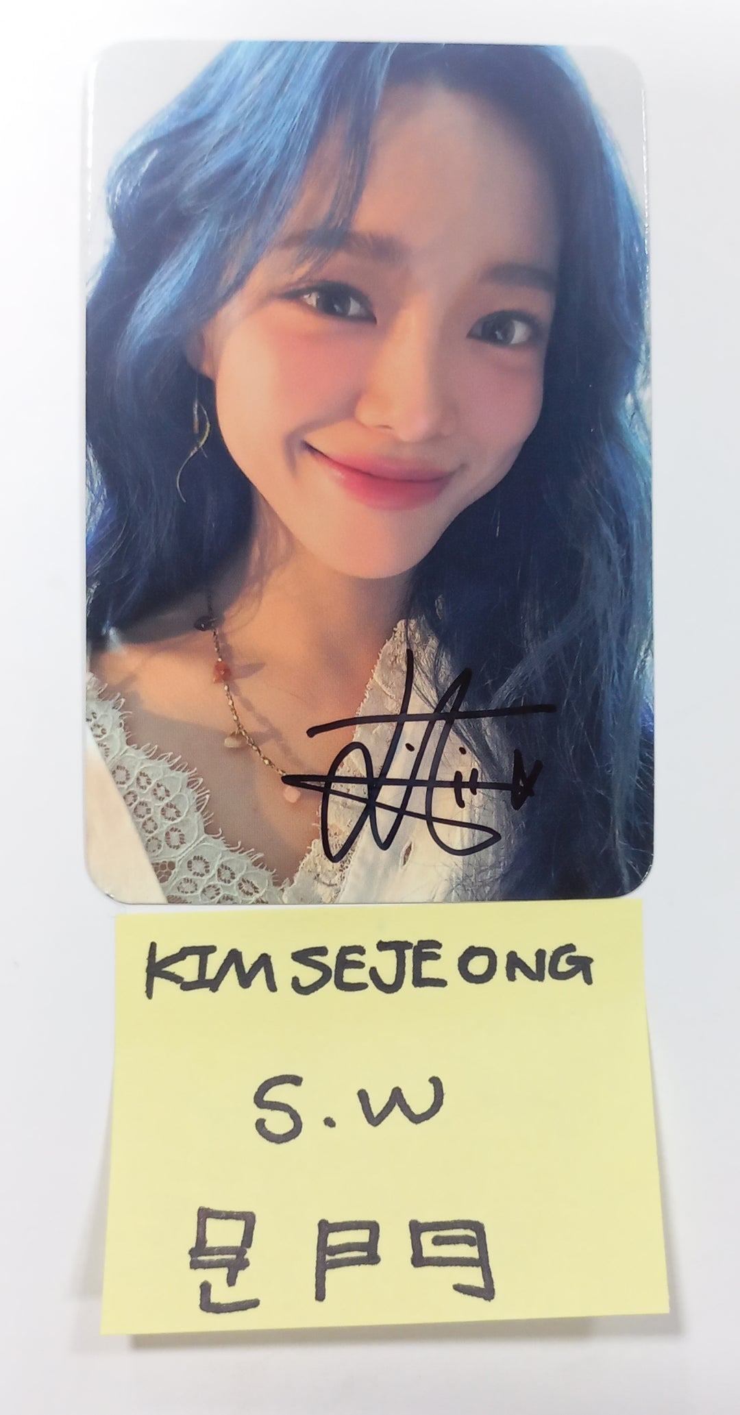 Kim Sejeong "문門" - Hand Autographed(Signed) Photocard [23.09.18]