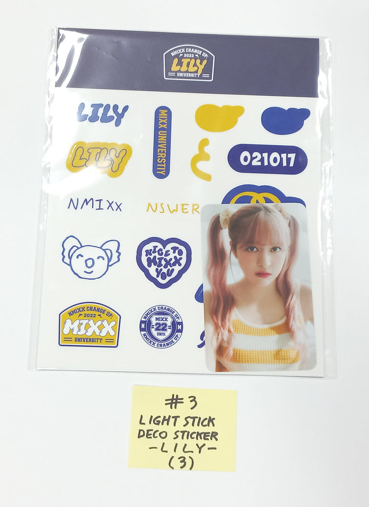 NMIXX「CHANGE UP : MIXX UNIVERSITY」1st ファンコンサート - オフィシャルMD【ライトスティックカスタムテール、デコステッカー、ポストカードセット、etc】 [23.10.06]