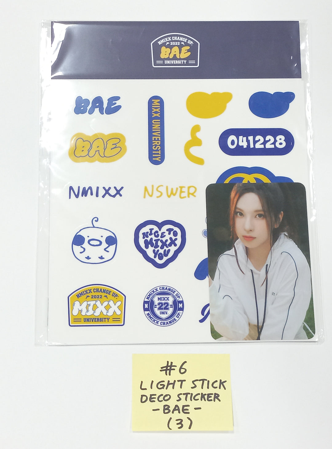 NMIXX "CHANGE UP : MIXX UNIVERSITY" 1st Fan Concert - Official MD [Light Stick Custom Tail, Deco Sticker, Postcard Set, ETC] [23.10.06]