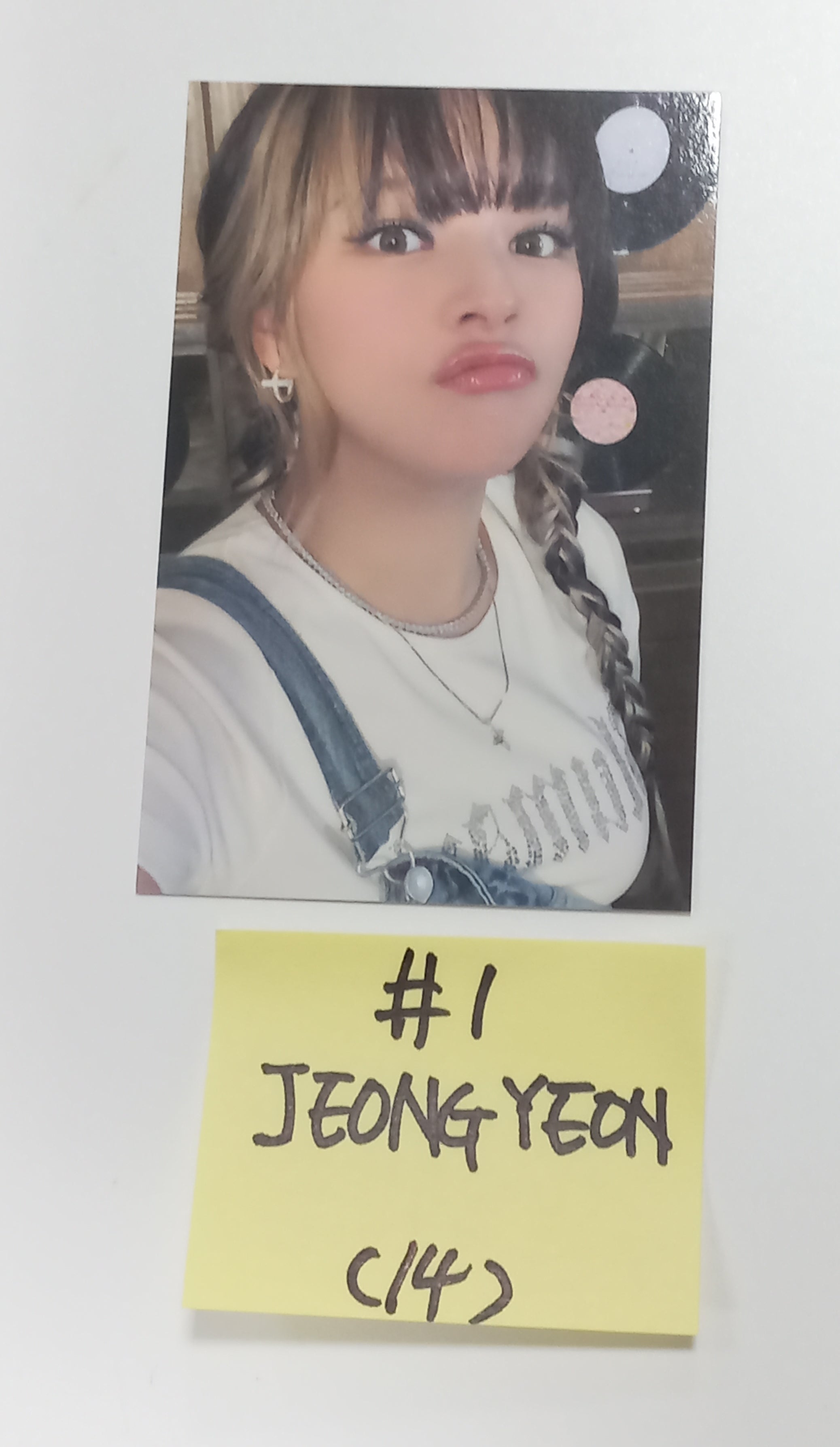 TWICE retailer Jeongyeon LIMITED Pop-Up Store Photocard