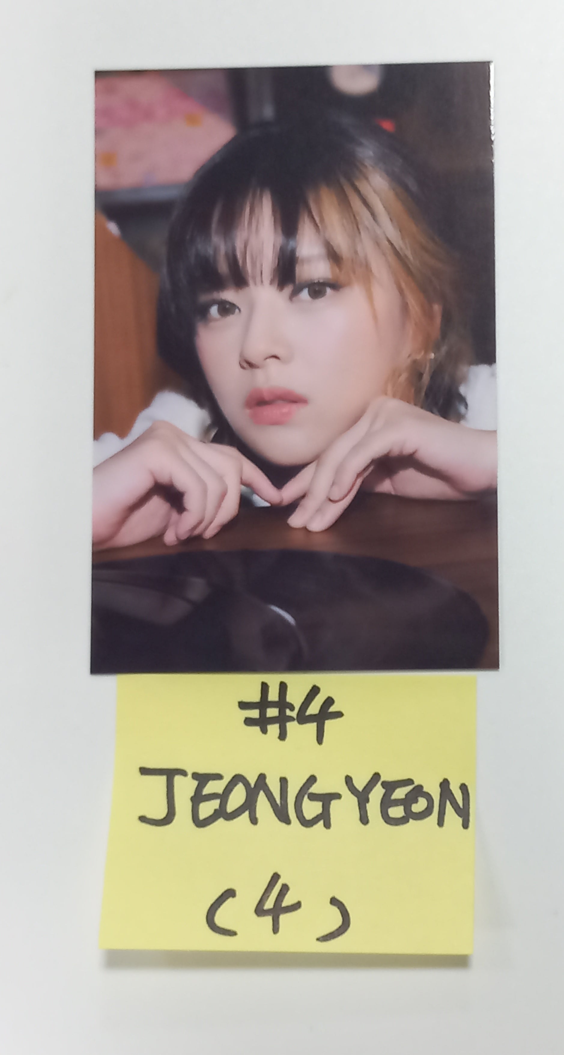 TWICE retailer Jeongyeon LIMITED Pop-Up Store Photocard