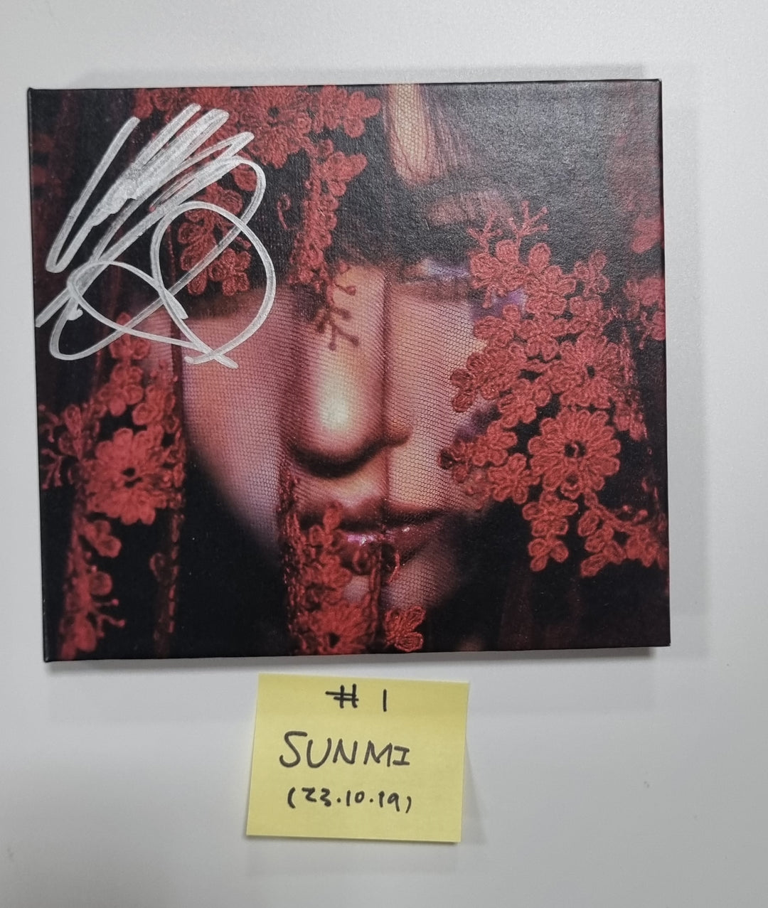 SUNMI "STRANGER" - Hand Autographed(Signed) Promo Album [23.10.19]