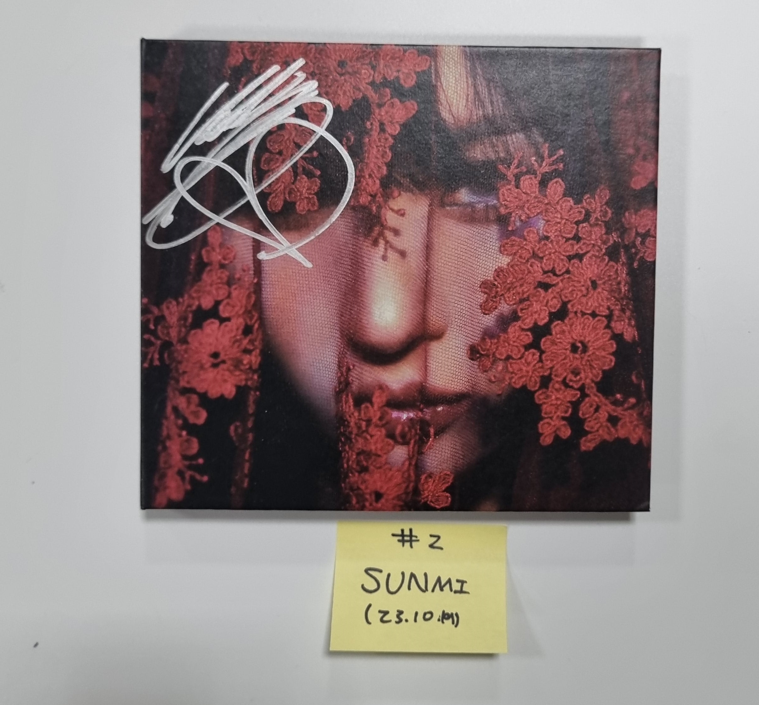 Sunmi SIGNED photocard from SUNMI TOUR outlet LA *rare*