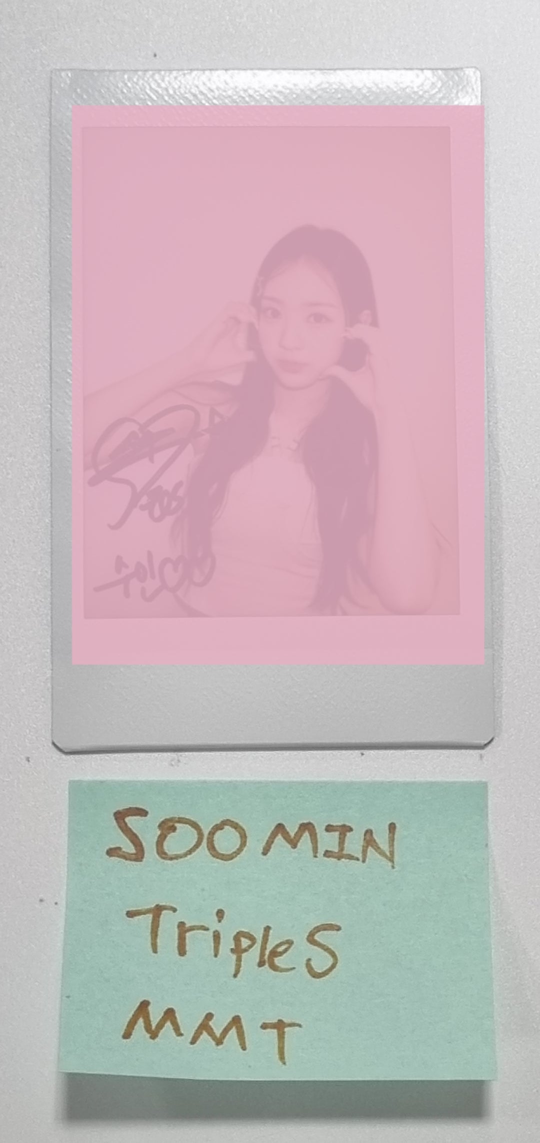 Soomin (Of TripleS) "EVOLution : Mujuk" - Hand Autographed(Signed) Polaroid [23.11.03]