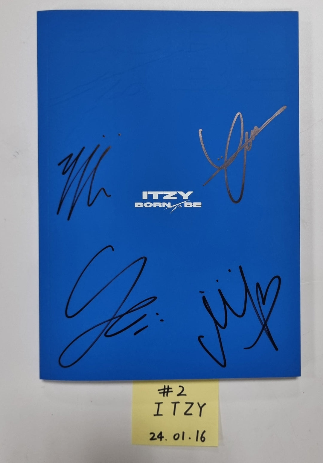 ITZY "BORN TO BE" - Hand Autographed(Signed) Promo Album [24.1.16]
