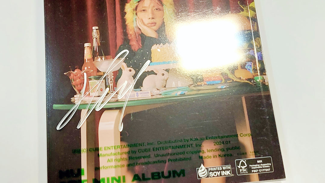 HUI 1st Mini "Whu is Me : Complex" - Hand Autographed(Signed) Promo Album [24.1.19]